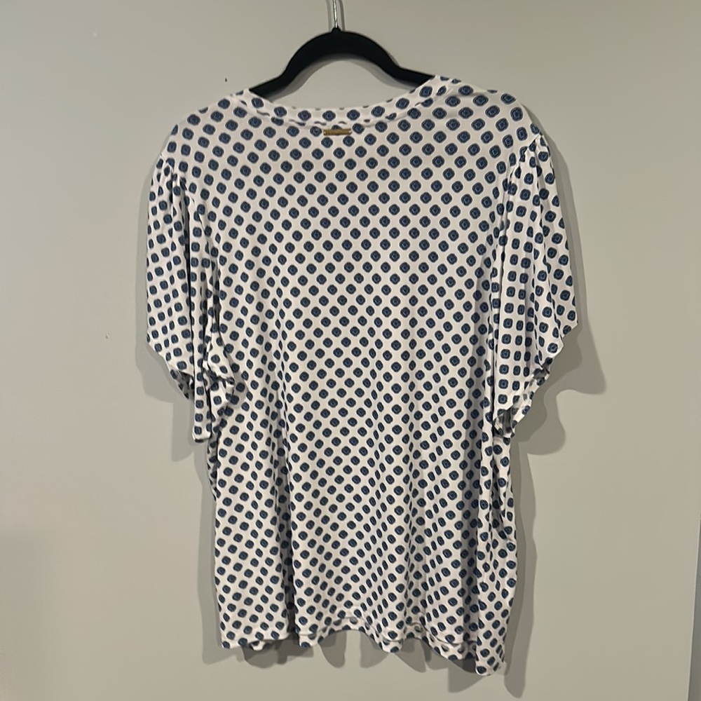 Michael Kors blouse with blue pattern- size 1X - Picture 4 of 4